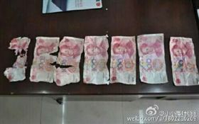 六旬老太吞假鈔　圖／翻攝自微博