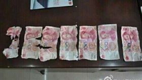 六旬老太吞假鈔　圖／翻攝自微博