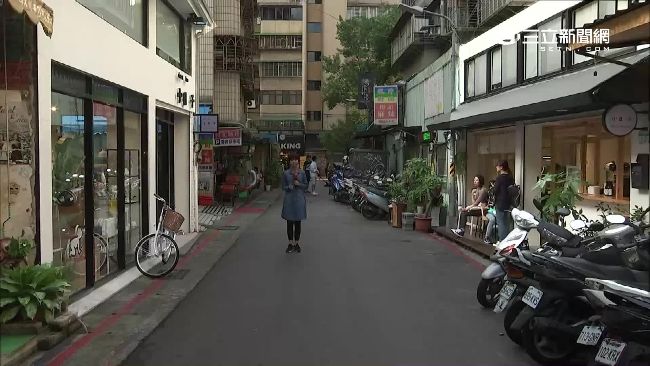 一家店切兩邊　公館現同店開對門奇景