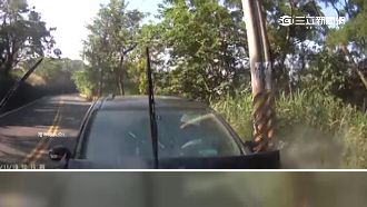 一轉彎就撞上！轎車疑疲勞駕駛釀禍