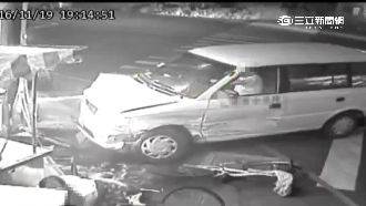 2車撞飛進商家　店員骨折、客人擦傷