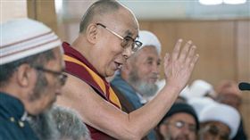 ▲達賴喇嘛遭中國打壓。（圖／翻攝自達賴喇嘛臉書）
https://www.facebook.com/pg/dalailamaworld/photos/?ref=page_internal