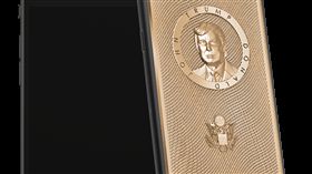 24k鍍金！俄羅斯公司推川普版iPhone 7(圖/翻攝Caviar)
 