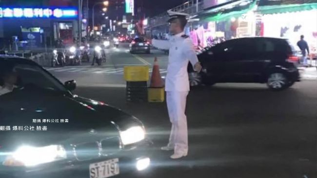 見車禍助人！軍校生變交警被讚帥暖男
