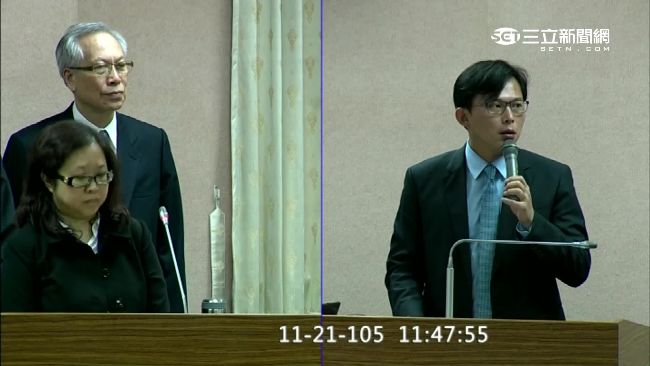黃國昌怒飆年金改革　老官員罰站挨罵