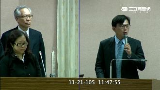 黃國昌怒飆年金改革　老官員罰站挨罵