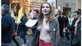 紐約近百人半裸  上街反川普
圖／翻攝自每日郵報網站