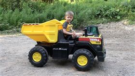 Tonka 12V Ride-On Dump Truck莫名起火。（圖／取自YouTube）