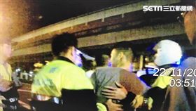 田男與友人在清粥小菜餐廳與另一桌客人大打出手，還撂10人助陣全遭警方逮捕（翻攝畫面）