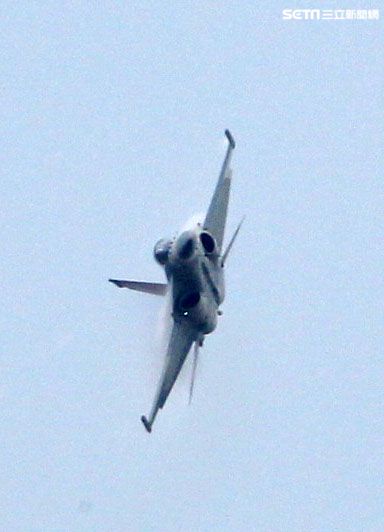 IDF經國號戰機性能展示操演。（記者邱榮吉/攝影）