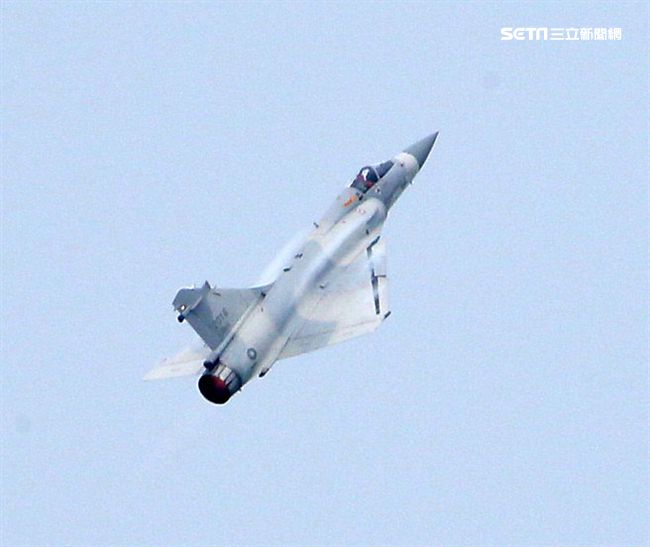 幻象M2000-5戰機性能展示操演。（記者邱榮吉/攝影）