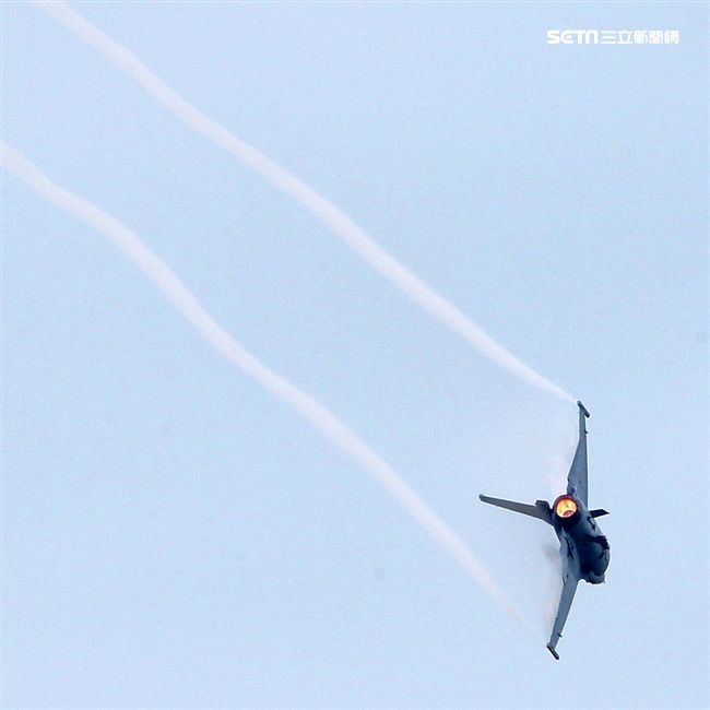 F16戰機性能展示操演。（記者邱榮吉/攝影）