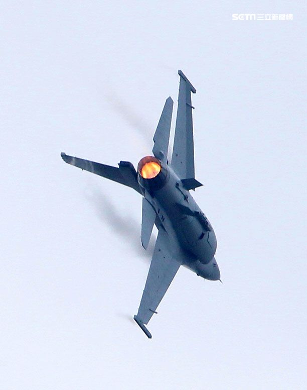 F16戰機性能展示操演。（記者邱榮吉/攝影）