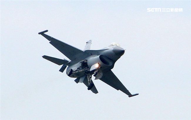 F16戰機性能展示操演。（記者邱榮吉/攝影）