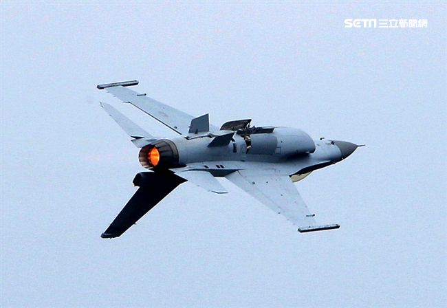 F16戰機性能展示操演。（記者邱榮吉/攝影）