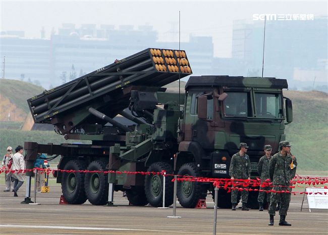 雷霆2000多管火箭車。（記者邱榮吉/攝影）