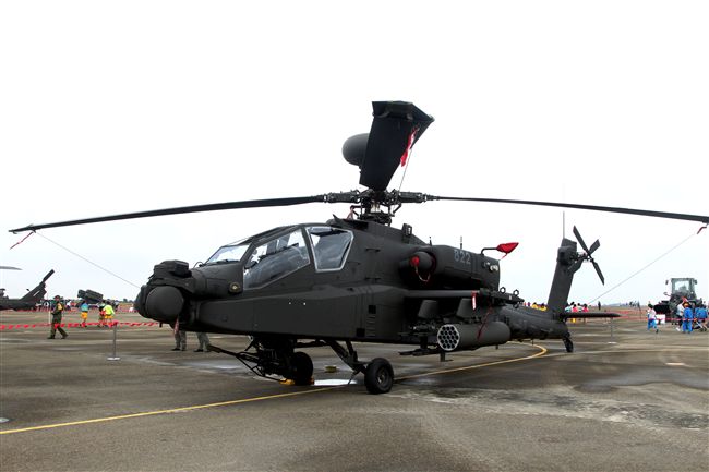 陸航AH-64E阿帕契攻擊直升機地面展示。（記者邱榮吉/攝影）