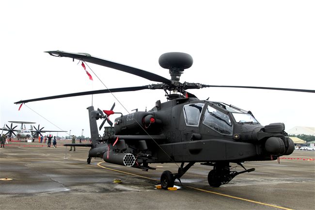 陸航AH-64E阿帕契攻擊直升機地面展示。（記者邱榮吉/攝影）