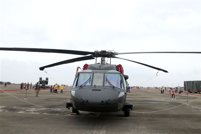 陸航UH-60M黑鷹直升機地面展示。（記者邱榮吉/攝影）