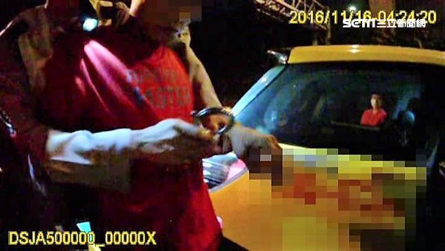 男攜毒裝睡躲盤查　手機畫面露餡遭逮