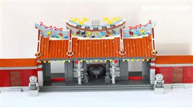 台灣創意積木發展協會，運用約1萬片積木打造大稻埕慈聖宮模型。（圖／台北觀傳局提供）