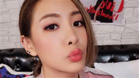 【圖說二】安心亞直播超率真，讓美拍網友超喜歡。圖為影音社群平台《美拍》提供。