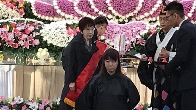 彭麗媛舅舅告別式　洪秀柱擔任點主官