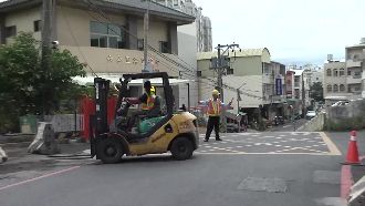 堆高機橫行馬路　賣場半年遭檢舉9次