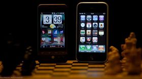 flickr iphone vs. Android／nrkbeta／https://www.flickr.com/photos/nrkbeta/3905907681/in/photolist-6X9NgT-6XdN3q-6X9NkB-9mgbqk-6X9NmV-avQRbN-5FUSQK-avQQJw-5FUSVH-9A3GHh-avNbfD-avQR5Q-avNb3n-avQQLL-avNb9X-avQR7A-5MgS2o-avNb1a-avQQXm-aZMs7v-avNbcF-avQR31-9w5EeT-7myrHH-9d7Hic-9dFj9D-e637Vc-9H923x-8Tjozs-sBDC4d-9pEcUR-8EFVd6-8e4S8E-apkVBZ-9MaF9R-9vcWHs-9MaF5H-7tzrjP-97Ku6z-5L8QyS-9wFHiA-dL6wGQ-dKK1sv-8TggU4-9tD2DY-7HkZ4F-7bmX1e-9MdsNU-sBTNY4-9ua2qD