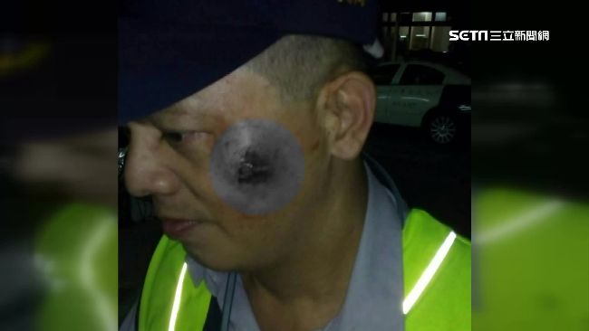 持刀脅母討酒錢　男拿竹筷襲警還咬臉