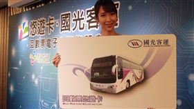 搭國光刷悠遊卡，悠遊卡公司和國光客運24日合作推出回數票悠遊卡，國光客運說，針對現有販售回數票49條路線推出記名式可掛失電子票券，12月15日起販售，明年1月起正式啟用。圖為回數票悠遊卡範本。
中央社記者劉建邦攝 105年11月24日 16:9