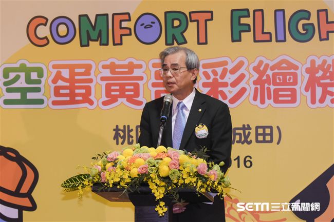 長榮蛋黃哥彩繪機登場　（圖／記者林敬旻攝）