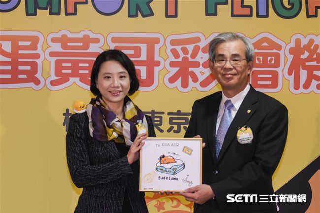 長榮蛋黃哥彩繪機登場　（圖／記者林敬旻攝）