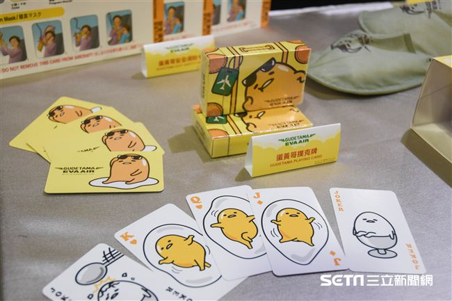 長榮蛋黃哥彩繪機登場　（圖／記者林敬旻攝）