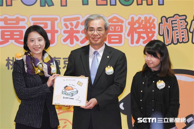 長榮蛋黃哥彩繪機登場　（圖／記者林敬旻攝）