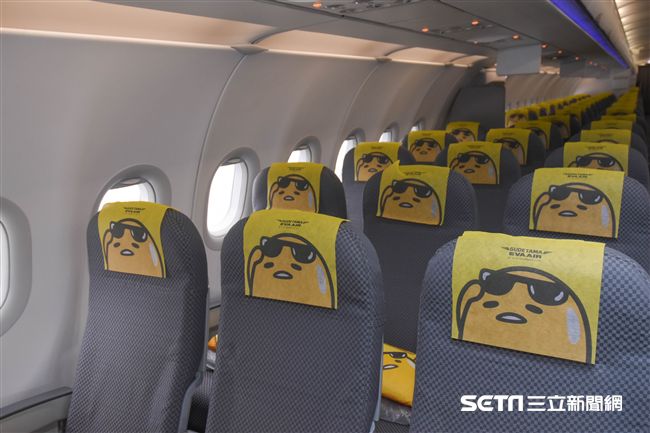 長榮蛋黃哥彩繪機登場　（圖／記者林敬旻攝）