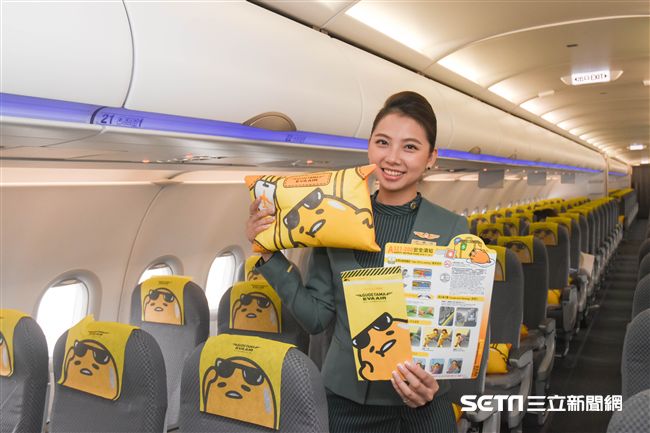 長榮蛋黃哥彩繪機登場　（圖／記者林敬旻攝）