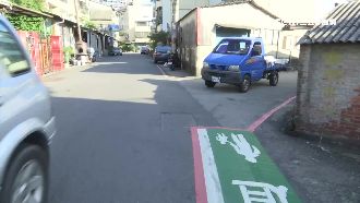 市府未通知　私有窄巷竟直接畫人行道