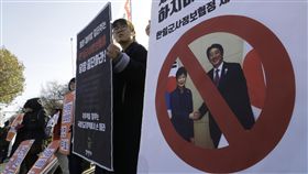 韓國脫離日本殖民71年後，韓日首次簽署「軍事情報保護協定」（GSOMIA）（圖／美聯社／達志影像）