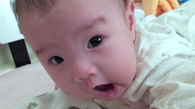兒科醫師幫幼兒打疫苗　明年起有補助