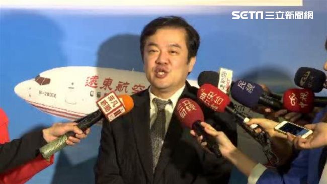 張綱維：華航長榮應優先考慮重整興航