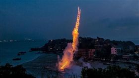 爆破藝術家蔡國強作品「天梯」（圖／翻攝自蔡國強官網）
http://www.caiguoqiang.com/projects/sky-ladder