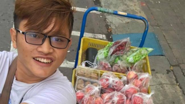 為了讀輔大　身障男日走12公里叫賣