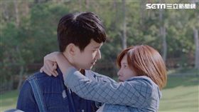 20161126邵翔MAN抱劉奕兒　肩上一直有人？