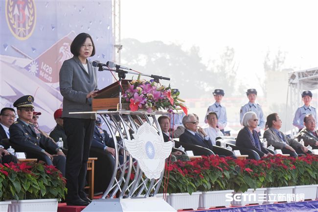 台中清泉崗空軍基地26日對外公開營區參觀，總統蔡英文蒞臨會場　圖／記者林敬旻攝