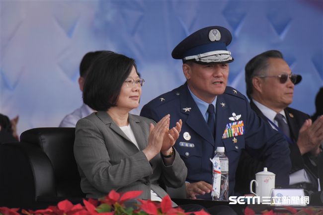 台中清泉崗空軍基地26日對外公開營區參觀，總統蔡英文蒞臨會場　圖／記者林敬旻攝