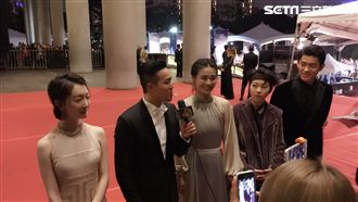 周冬雨、馬思純不鬩牆　姐妹裝亮相