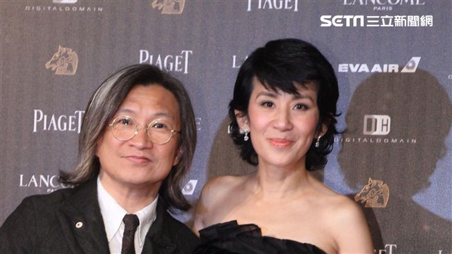 吳君如再撕信封　台上秀破台語超爆笑