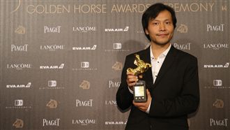 陸流亡導演照得獎　網友：快移民台灣