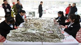 零錢,越野車,河南,大陸,買車 圖／翻攝自騰訊新聞